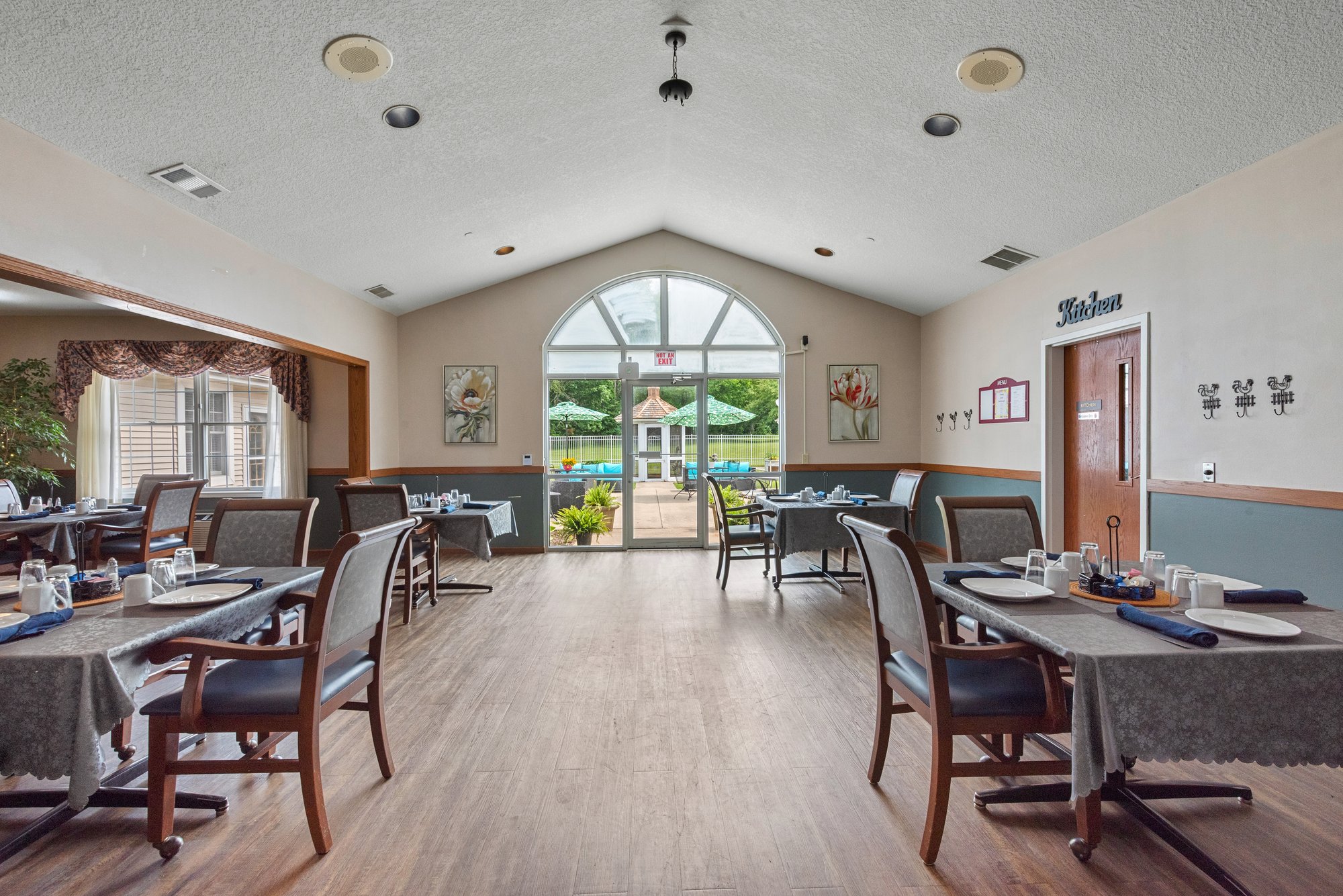 LBCT_AL_MC_dining_009