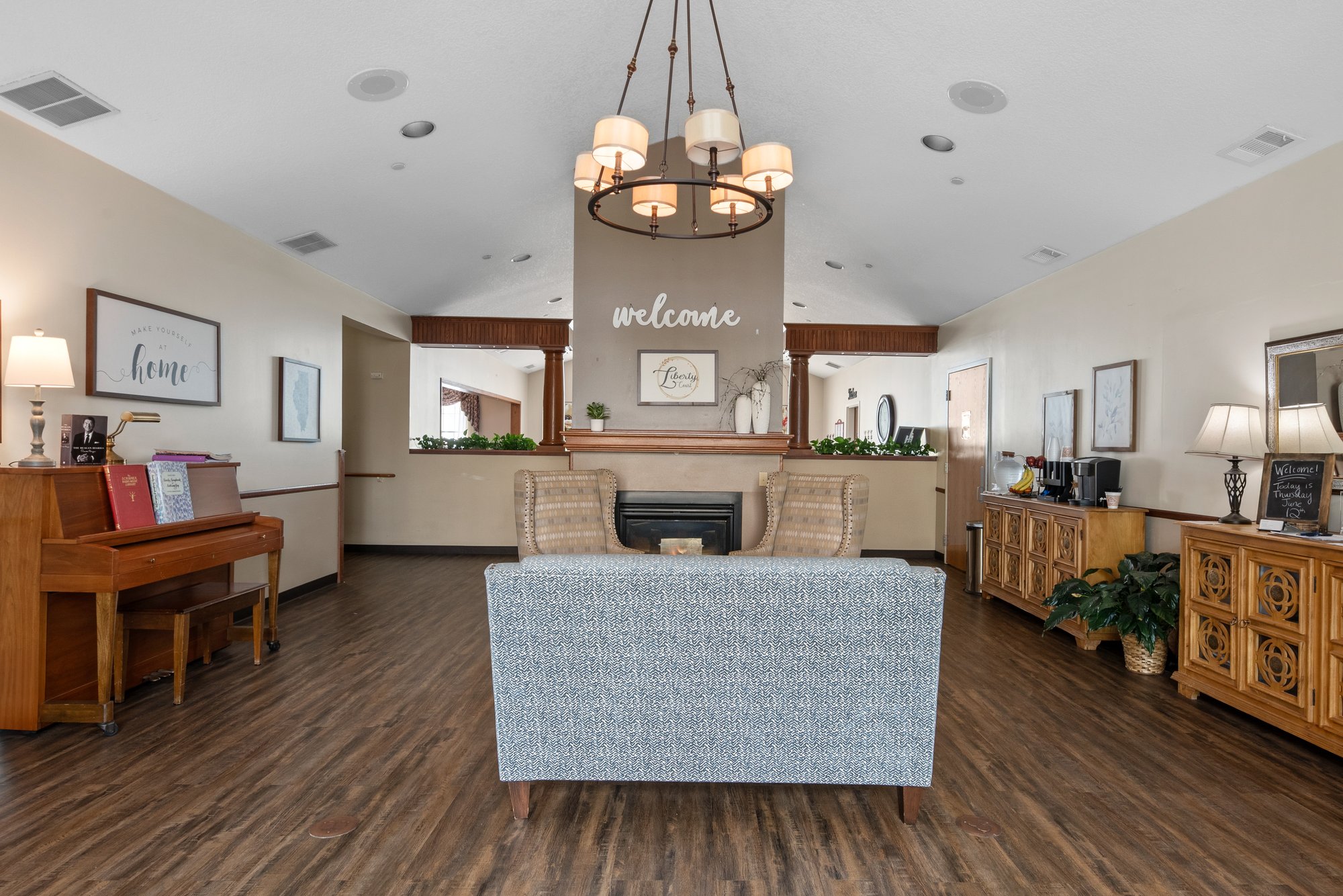 LBCT_AL_MC_lobby_008
